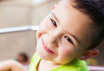 Crianças podem fazer clareamento? Qual é a idade ideal para que o clareamento dental possa ser indicado?