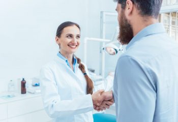 Troca de profissionais no meio de tratamento odontológico: conheça seus direitos como paciente